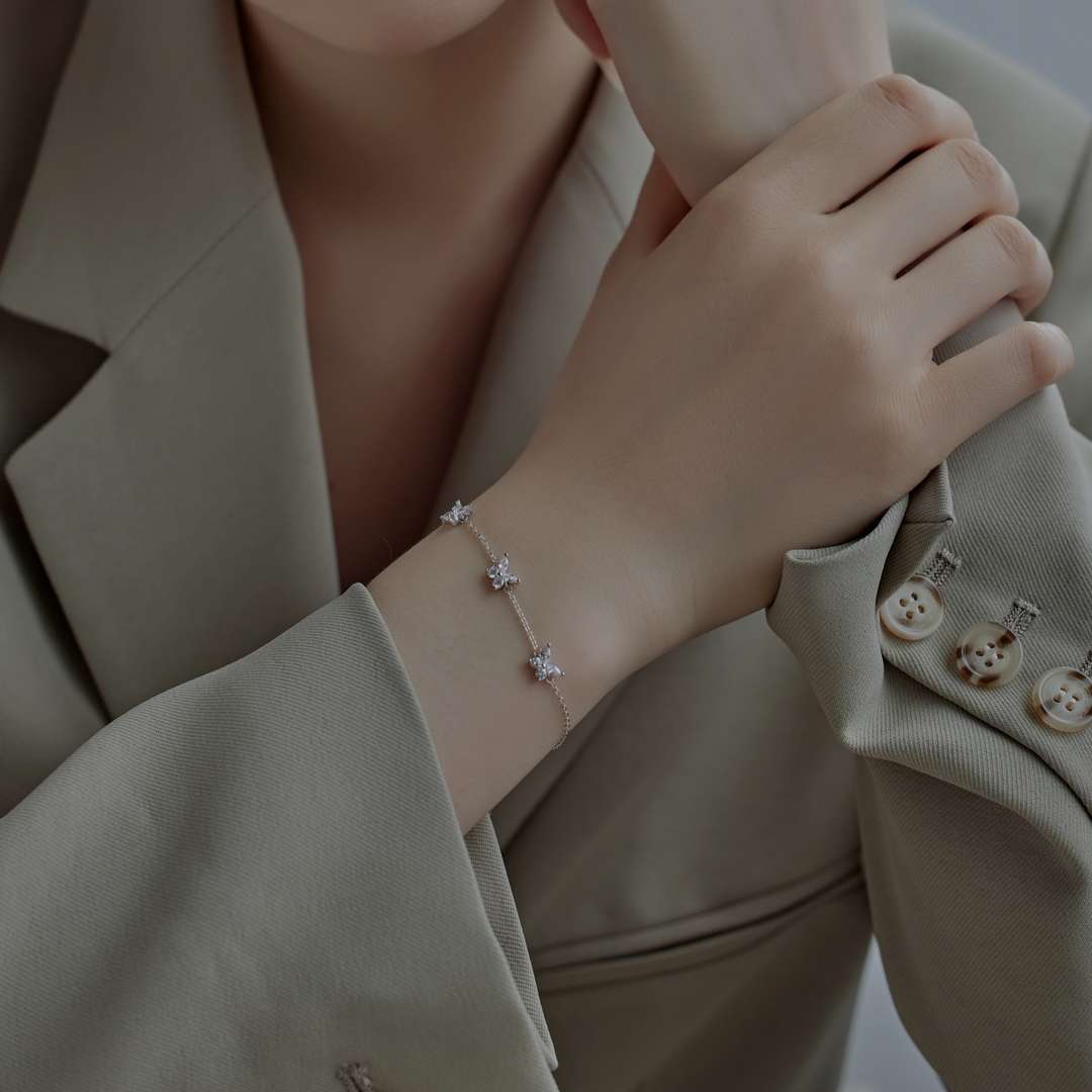 [Perla Lux]Radiant Butterfly Shape Necklace