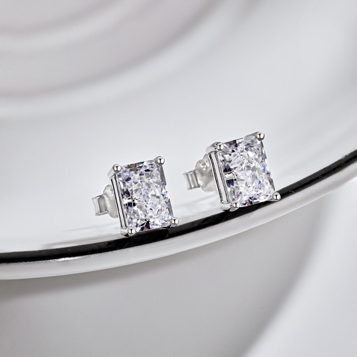 [Perla Lux]Radiant Luxurious Princess Cut Daily Earrings
