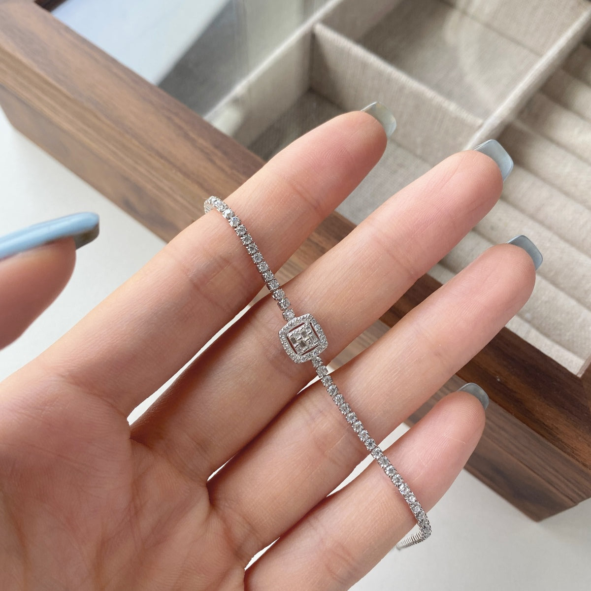 [Perla Lux]Luxurious Dazzling Square Shape Banquet Bracelet