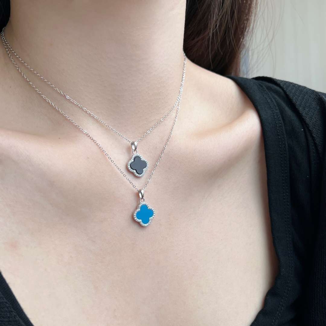 [Perla Lux]Dainty Flower Shape Necklace