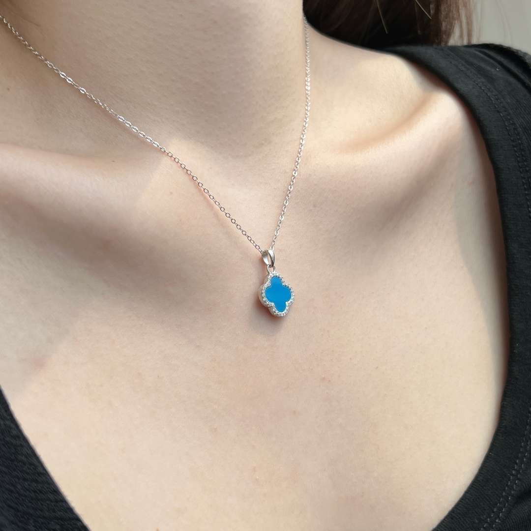 [Perla Lux]Dainty Flower Shape Necklace