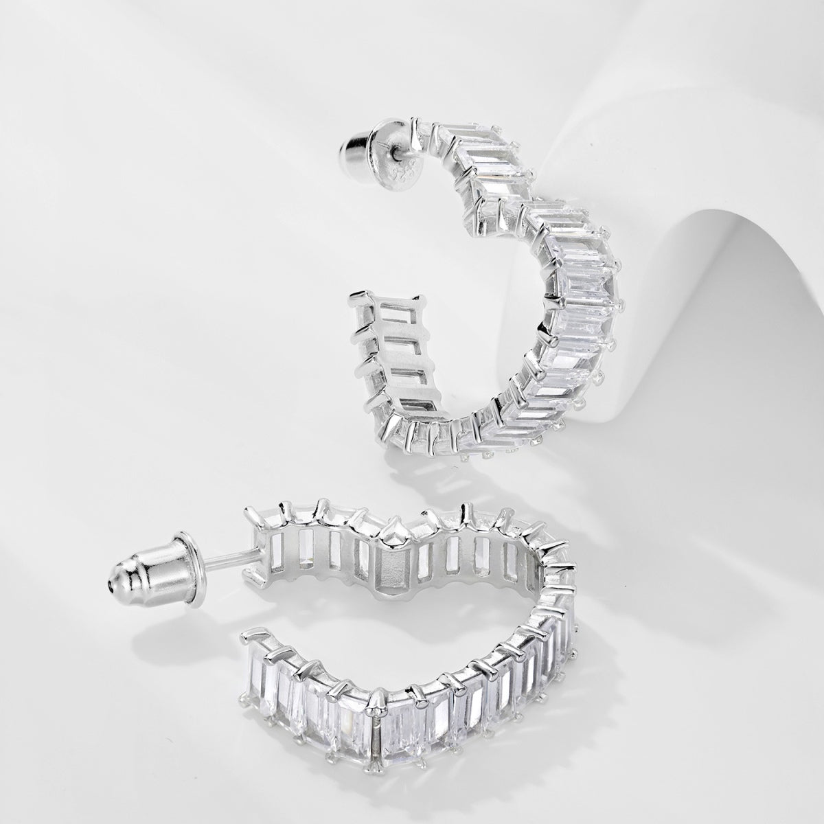 [Perla Lux]Radiant Heart Cutout Earrings