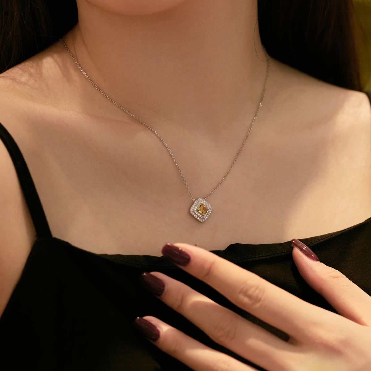 [Perla Lux]Sparkling Asscher Cut Necklace