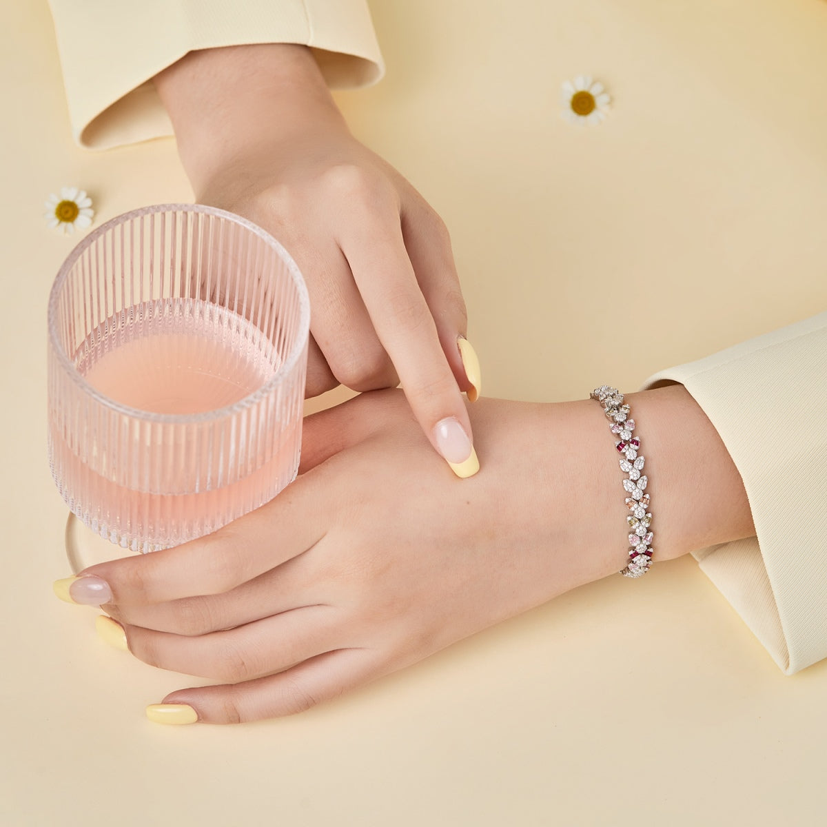 [Perla Lux]Dainty Exquisite Flower Shape Daily Bracelet
