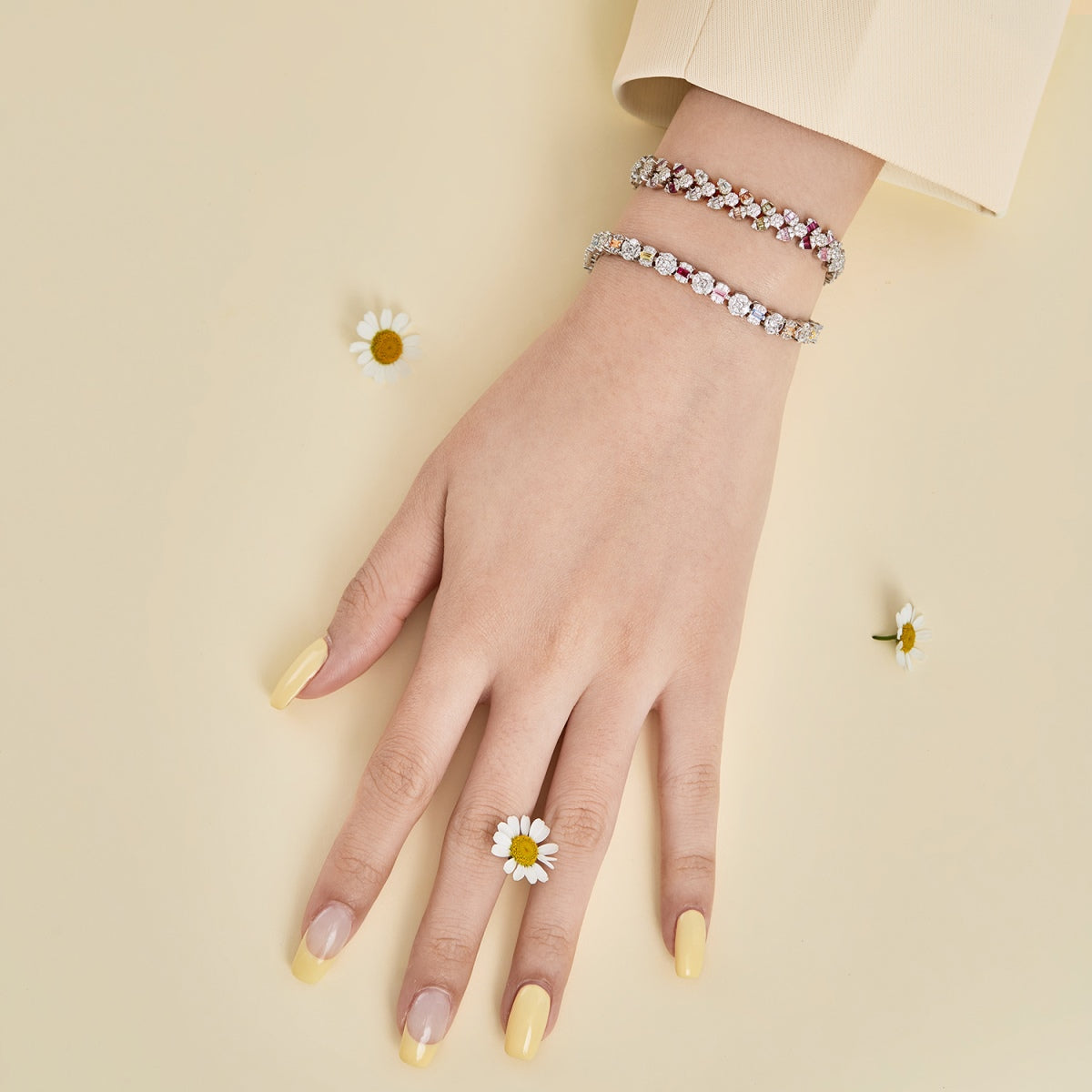 [Perla Lux]Dainty Exquisite Flower Shape Daily Bracelet