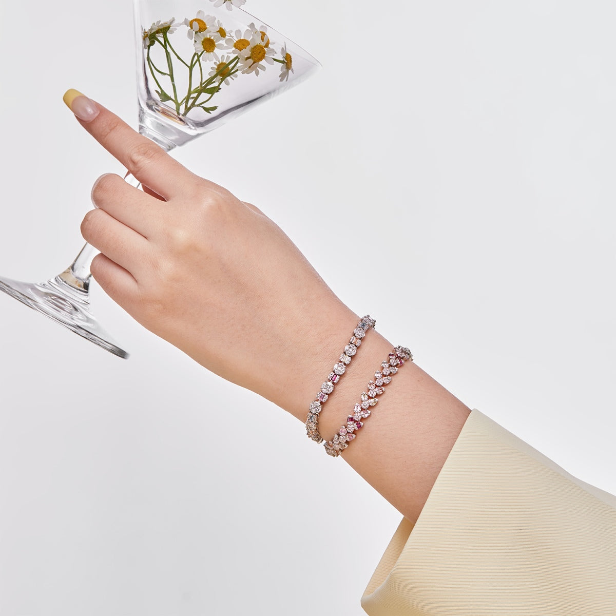 [Perla Lux]Dainty Exquisite Flower Shape Daily Bracelet