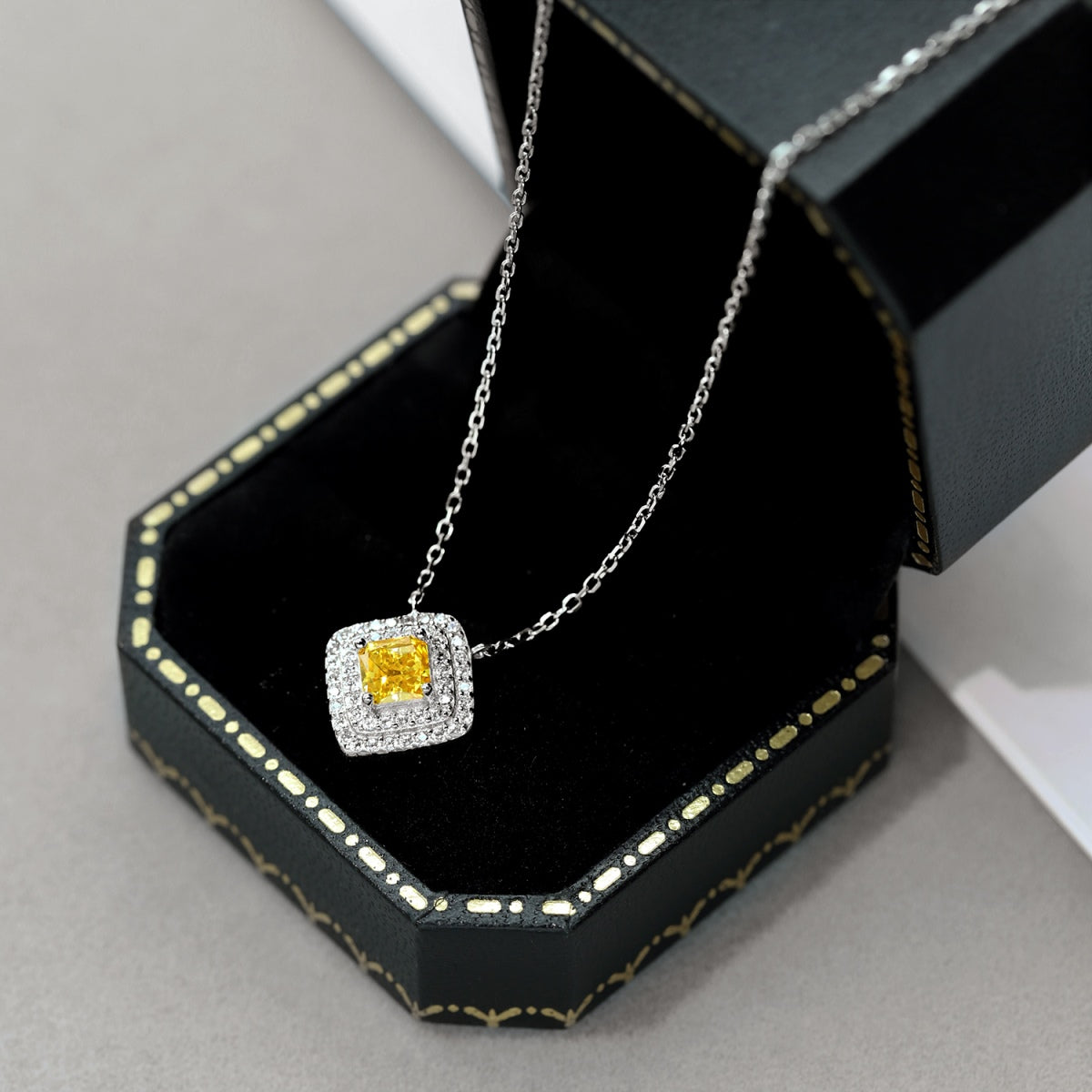 [Perla Lux]Sparkling Asscher Cut Necklace