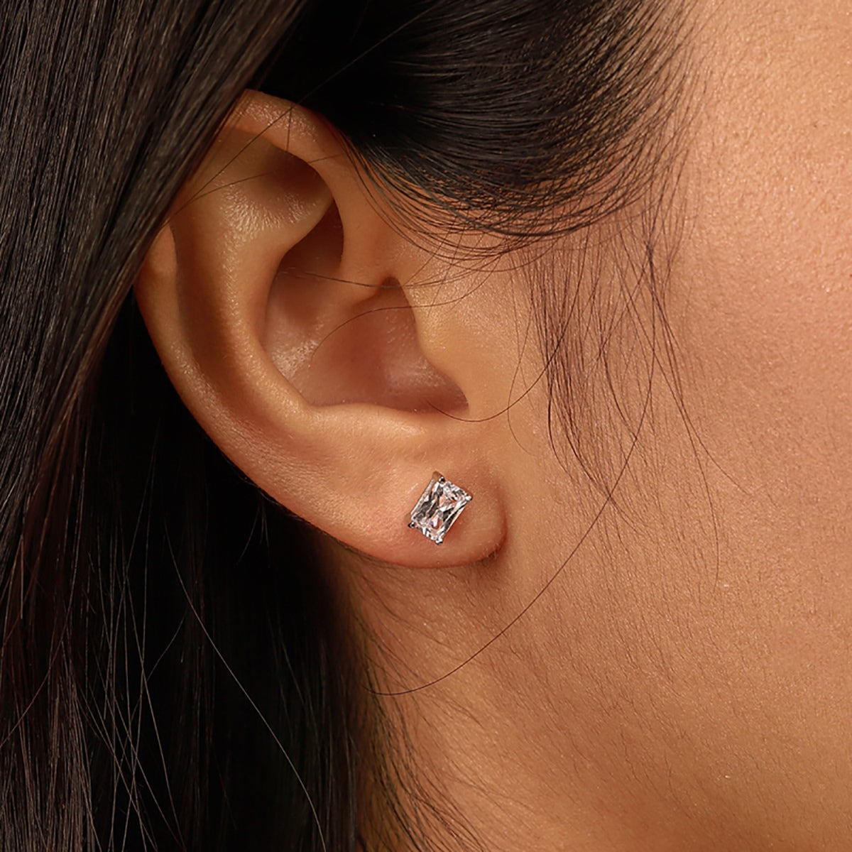 [Perla Lux]Stylish Shiny Rectangular Center Stone Stud Earrings
