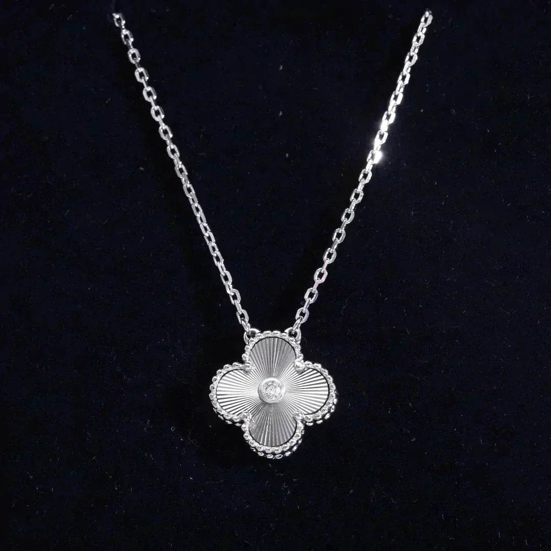 [Perla Lux]CLOVER  15MM DIAMOND LASER NECKLACE SILVER