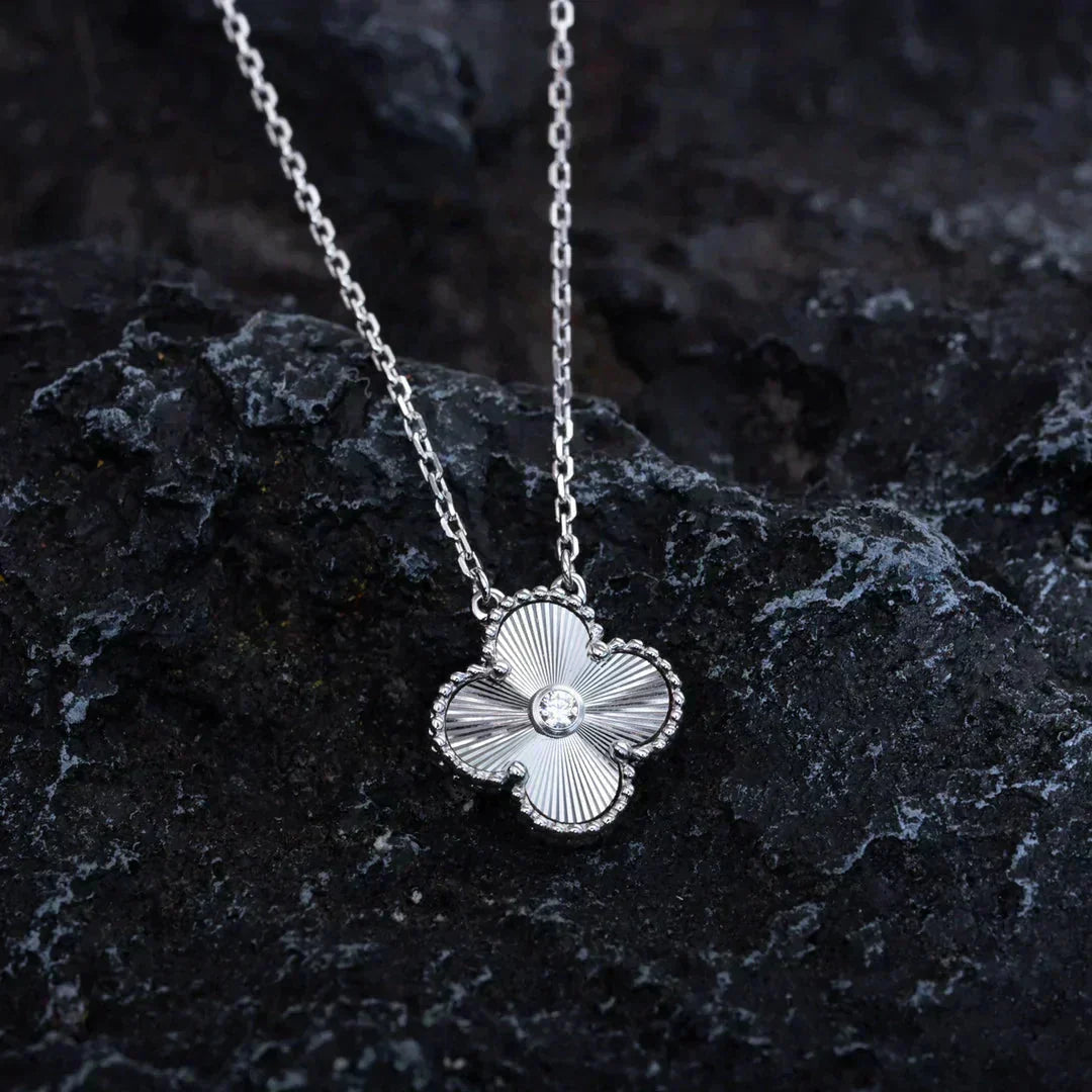[Perla Lux]CLOVER  15MM DIAMOND LASER NECKLACE SILVER