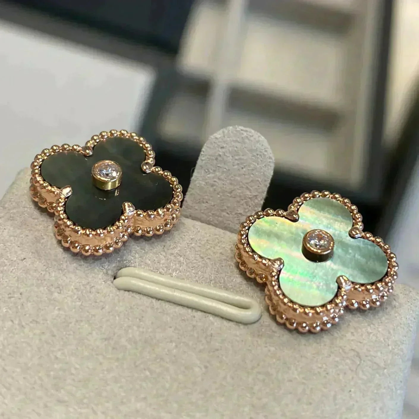 [Perla Lux]CLOVER MEDIUM 1 MOTIFS GRAY MOP  DIAMOND EARRINGS