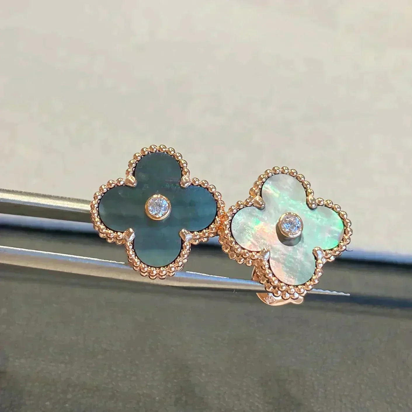 [Perla Lux]CLOVER MEDIUM 1 MOTIFS GRAY MOP  DIAMOND EARRINGS
