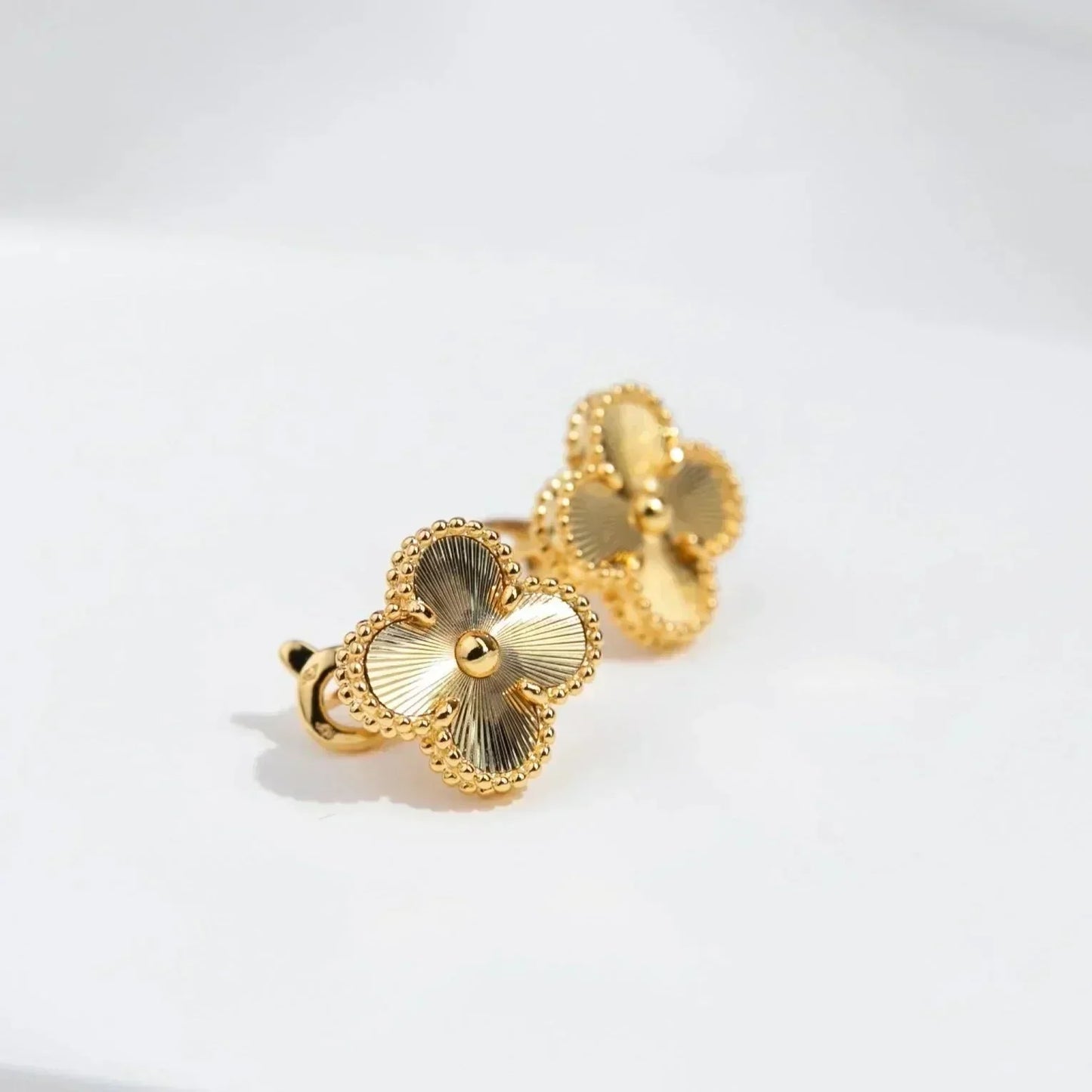 [Perla Lux]CLOVER MEDIUM 1 MOTIFS LASER EARRINGS