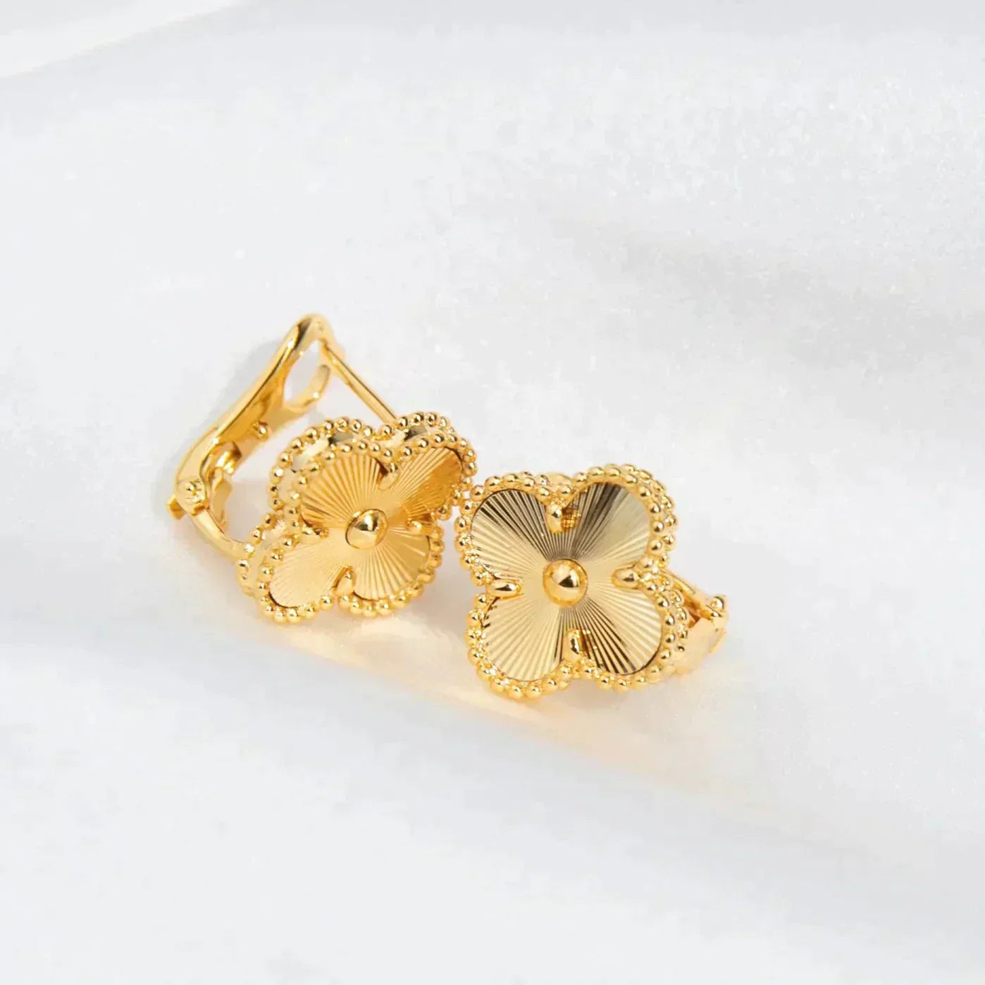 [Perla Lux]CLOVER MEDIUM 1 MOTIFS LASER EARRINGS