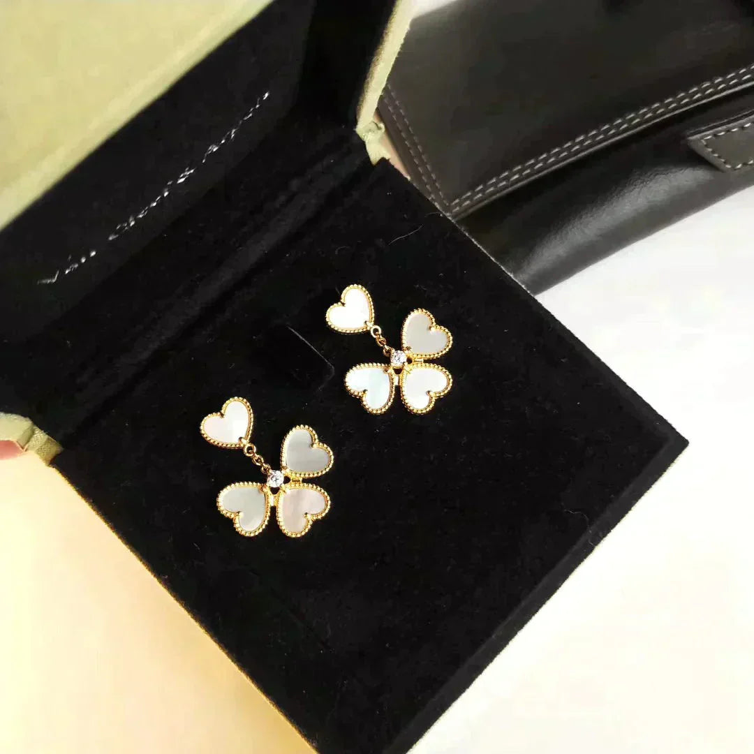 [Perla Lux]CLOVER SWEET WHITE MOP EARRINGS