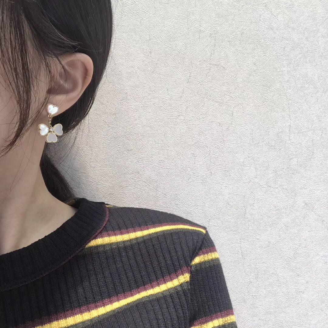 [Perla Lux]CLOVER SWEET WHITE MOP EARRINGS