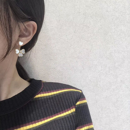 [Perla Lux]CLOVER SWEET WHITE MOP EARRINGS