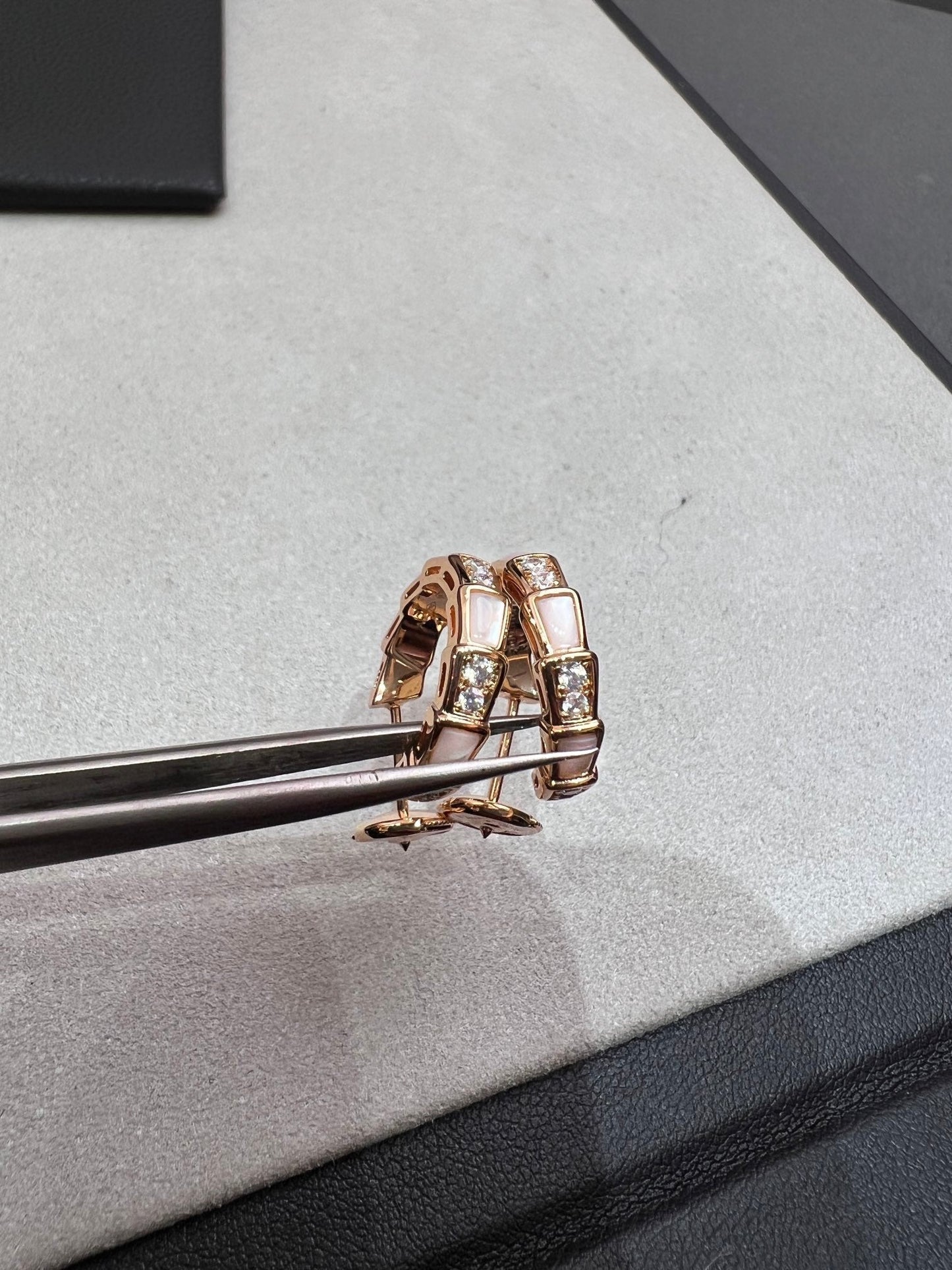 [Perla Lux]SERPENTI MOP PINK GOLD EARRINGS