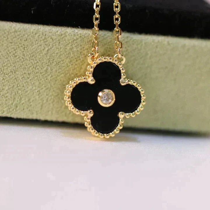 [Perla Lux]CLOVER 15MM DIAMOND ONYX NECKLACE