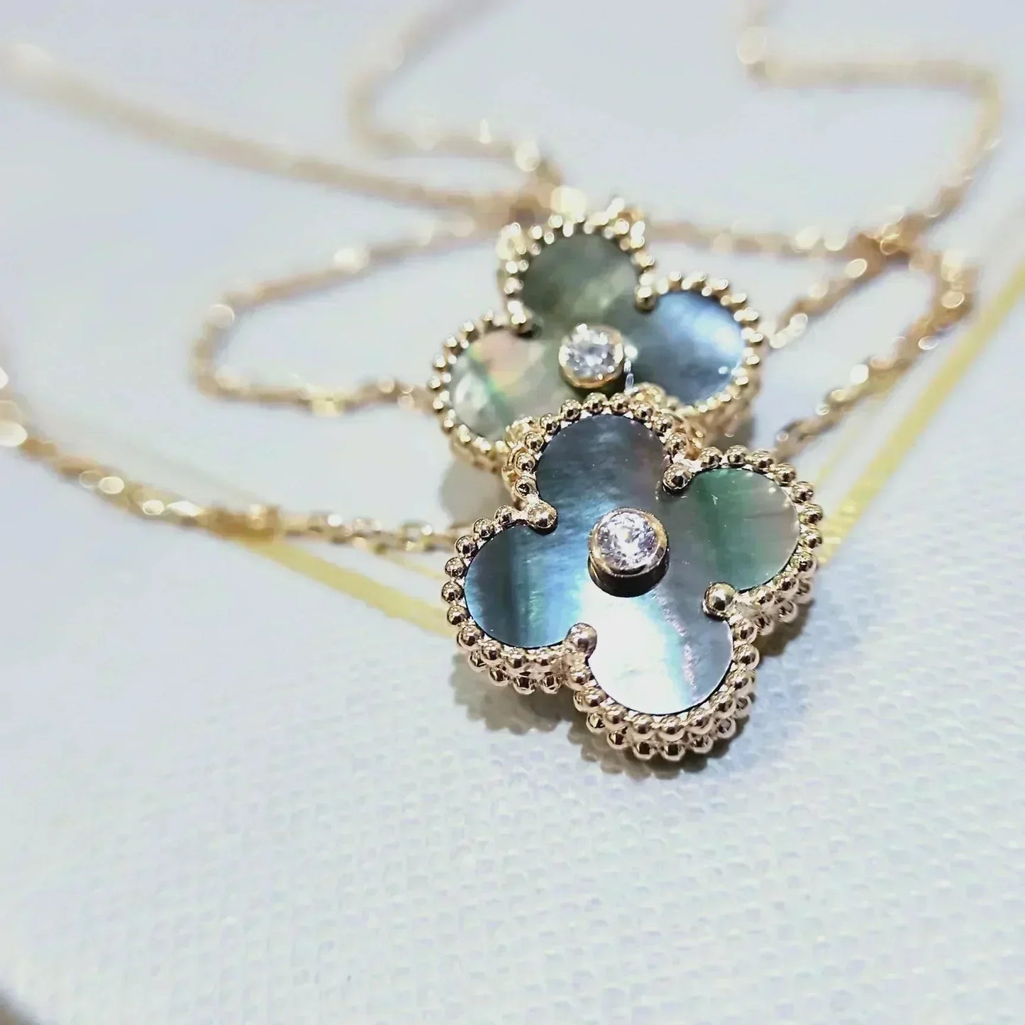 [Perla Lux]CLOVER 15MM DIAMOND AND MOTHER-OF-GREY NECKLACE