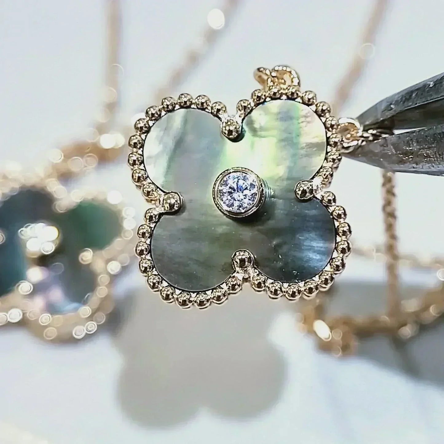 [Perla Lux]CLOVER 15MM DIAMOND AND MOTHER-OF-GREY NECKLACE