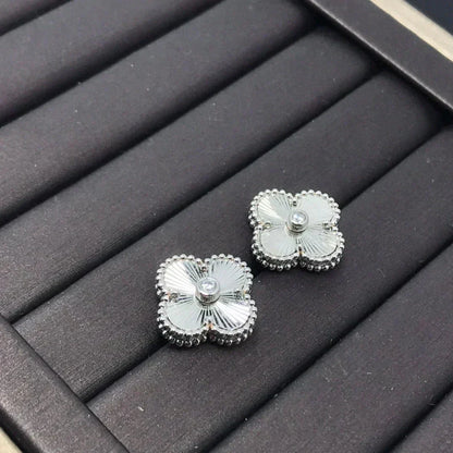 [Perla Lux]CLOVER MINI 9.5MM LASER EARRINGS