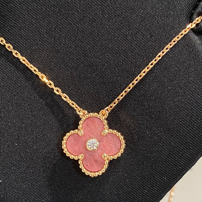 [Perla Lux]CLOVER 15MM DIAMOND RHODONITE NECKLACE