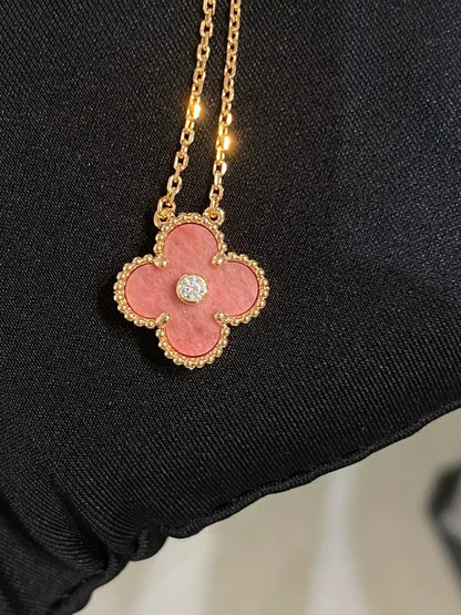[Perla Lux]CLOVER 15MM DIAMOND RHODONITE NECKLACE
