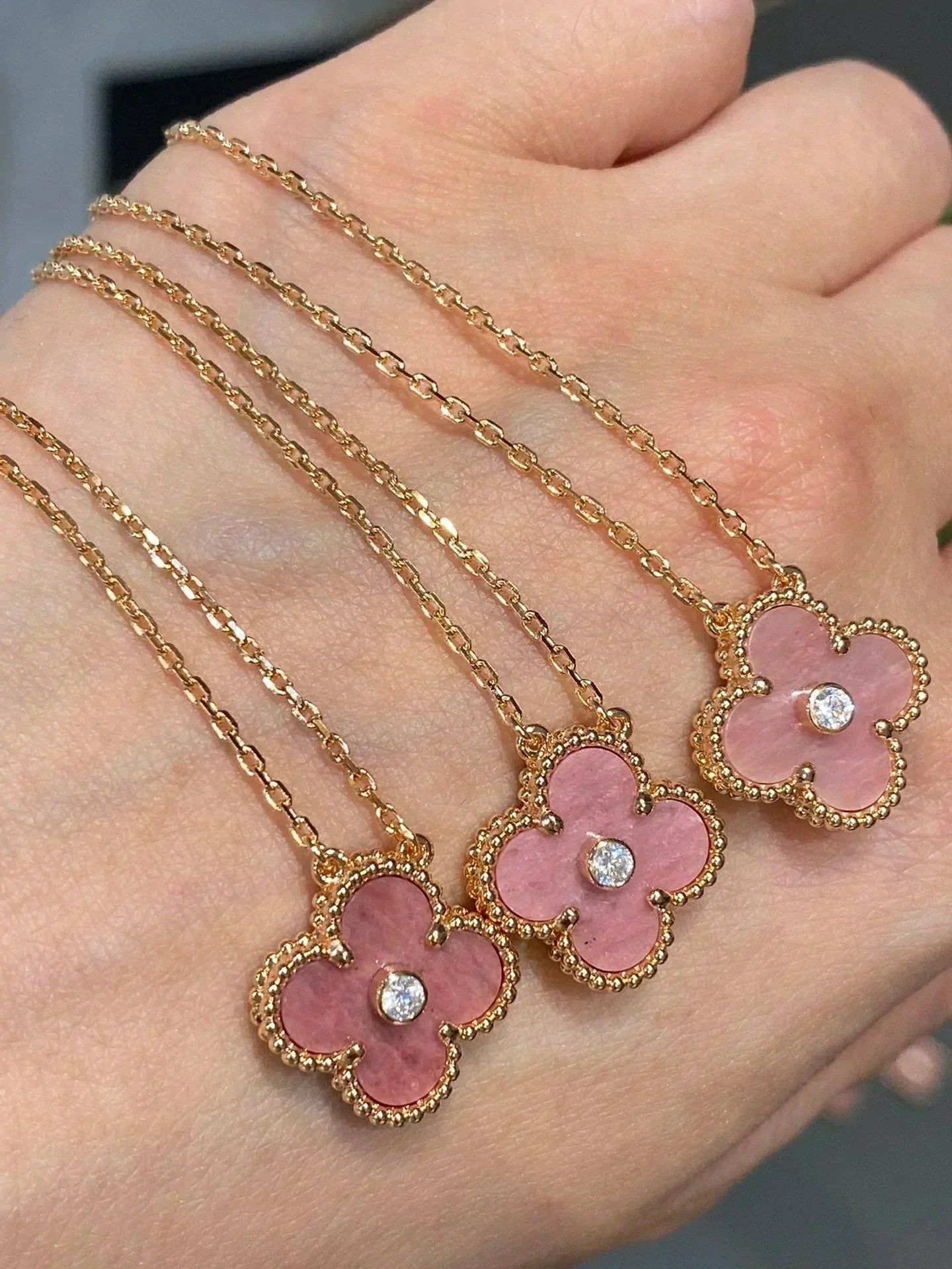 [Perla Lux]CLOVER 15MM DIAMOND RHODONITE NECKLACE