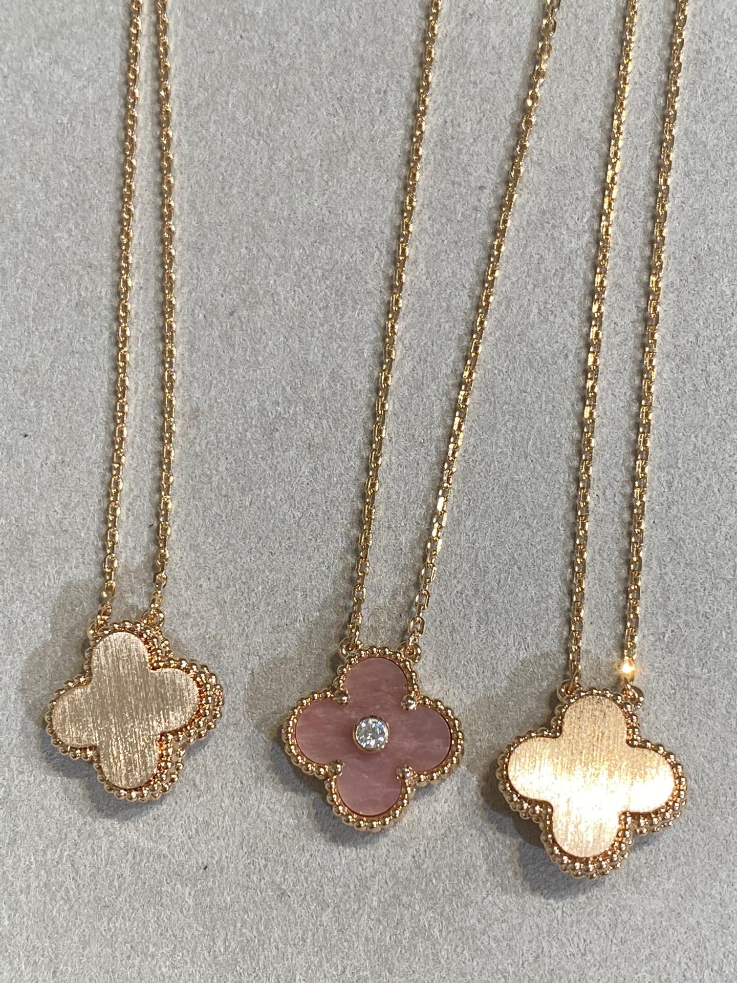 [Perla Lux]CLOVER 15MM DIAMOND RHODONITE NECKLACE