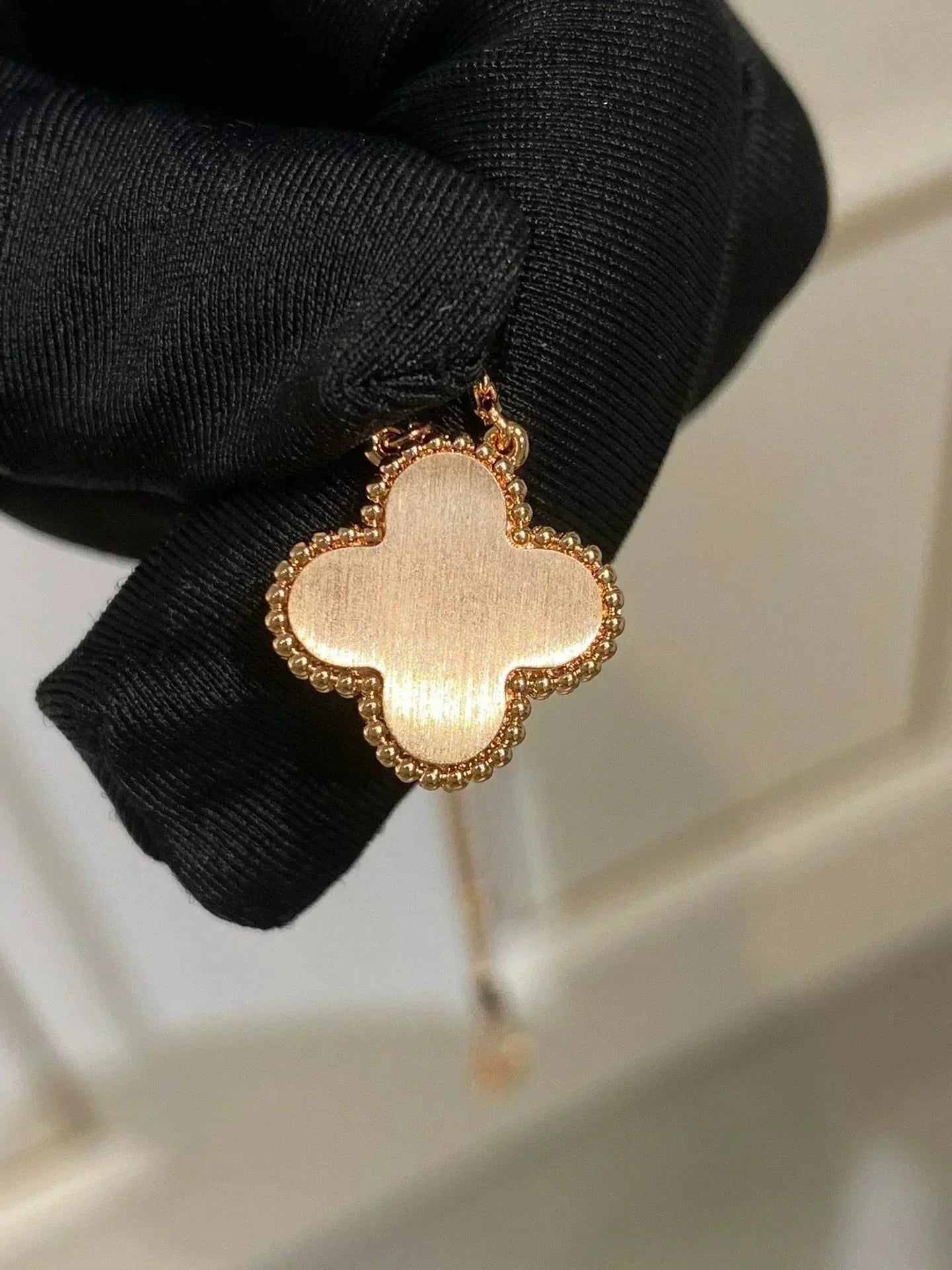 [Perla Lux]CLOVER 15MM DIAMOND RHODONITE NECKLACE