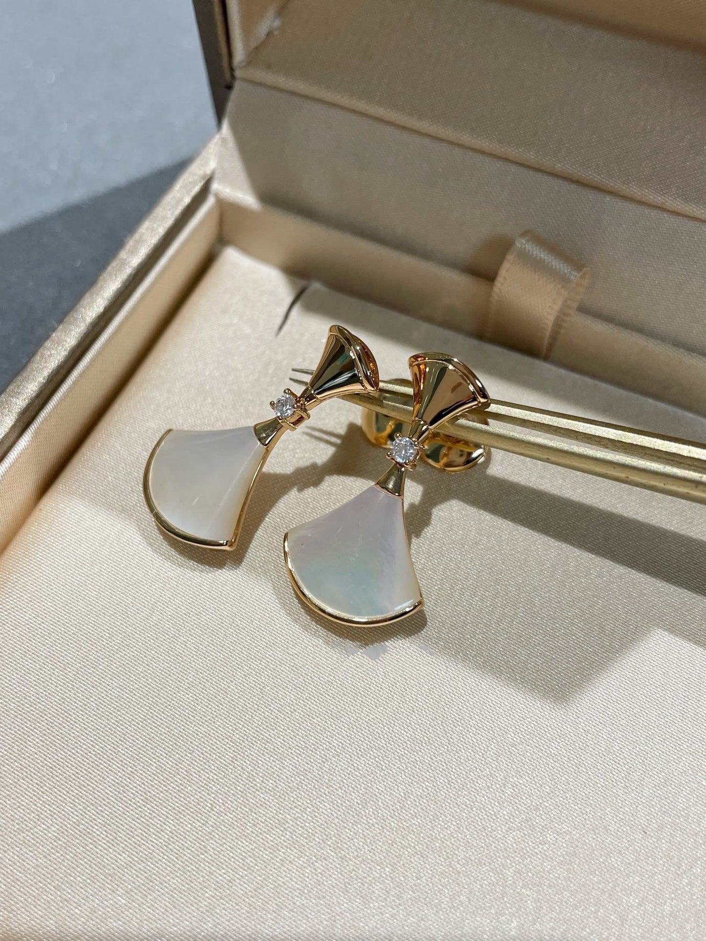 [Perla Lux]DREAM MOP 1 DIAMOND EARRINGS