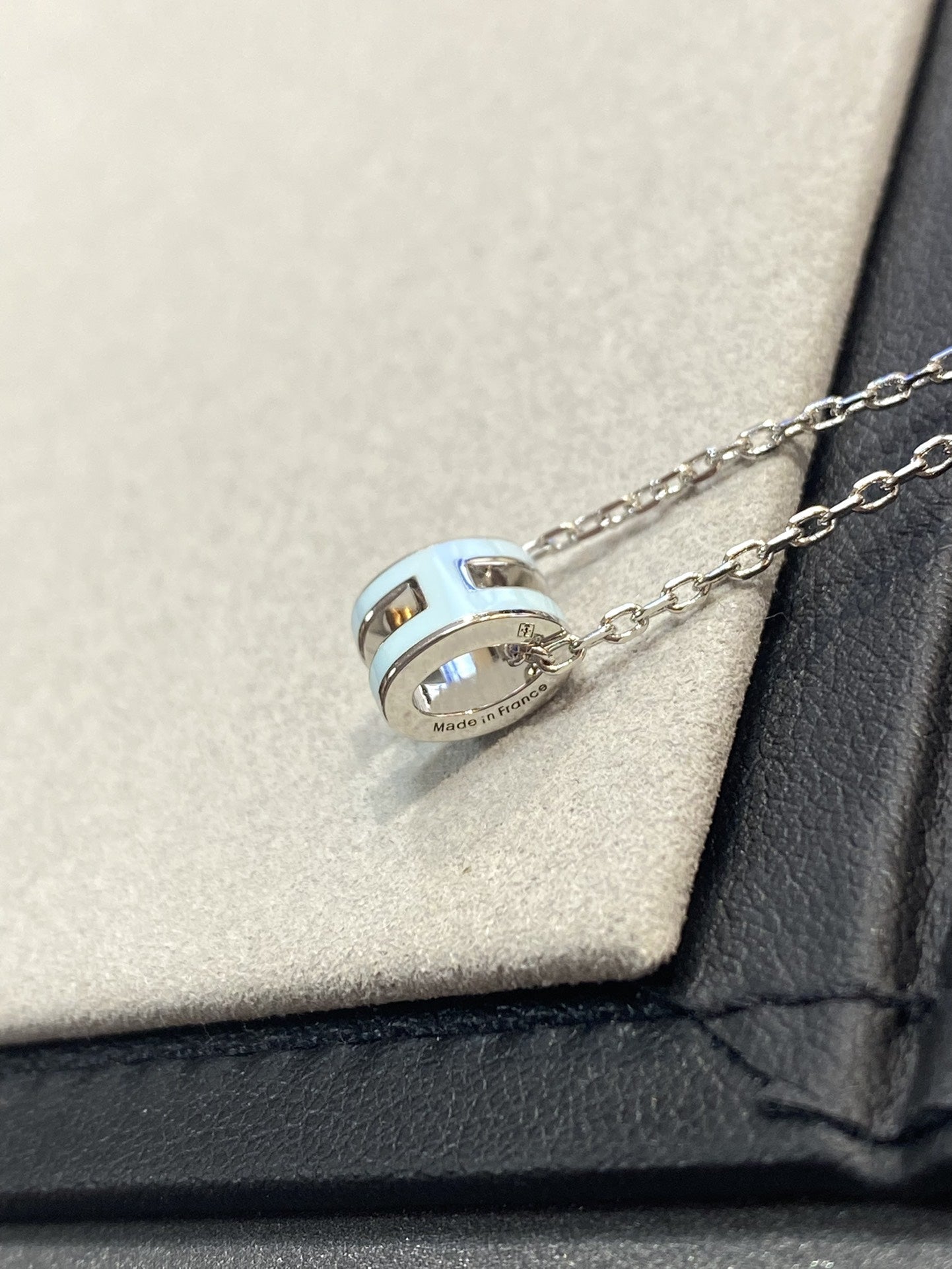 [Perla Lux]POP H LIGHT BLUE NECKLACE