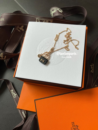 [Perla Lux]CONSTANCE BLACK PEDANT PINK GOLD NECKLACE