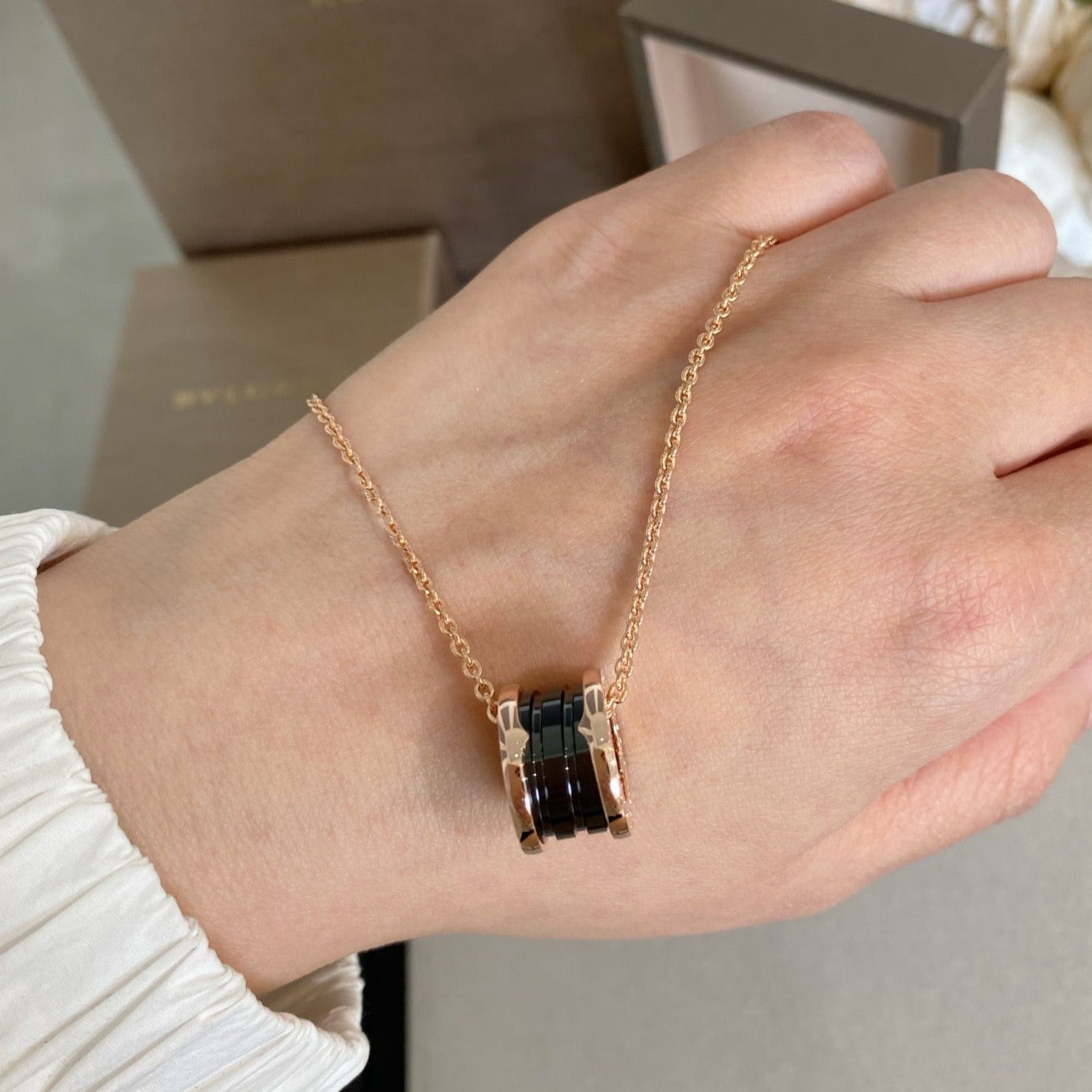 [Perla Lux]ZERO 1 BLACK CERAMIC PINK GOLD NECKLACE