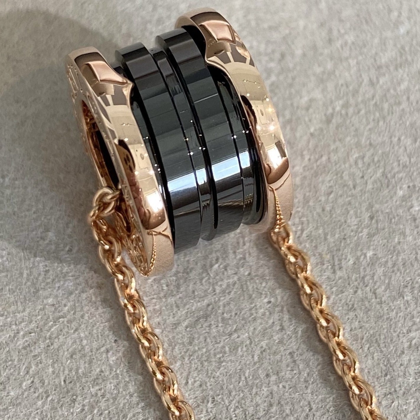 [Perla Lux]ZERO 1 BLACK CERAMIC PINK GOLD NECKLACE