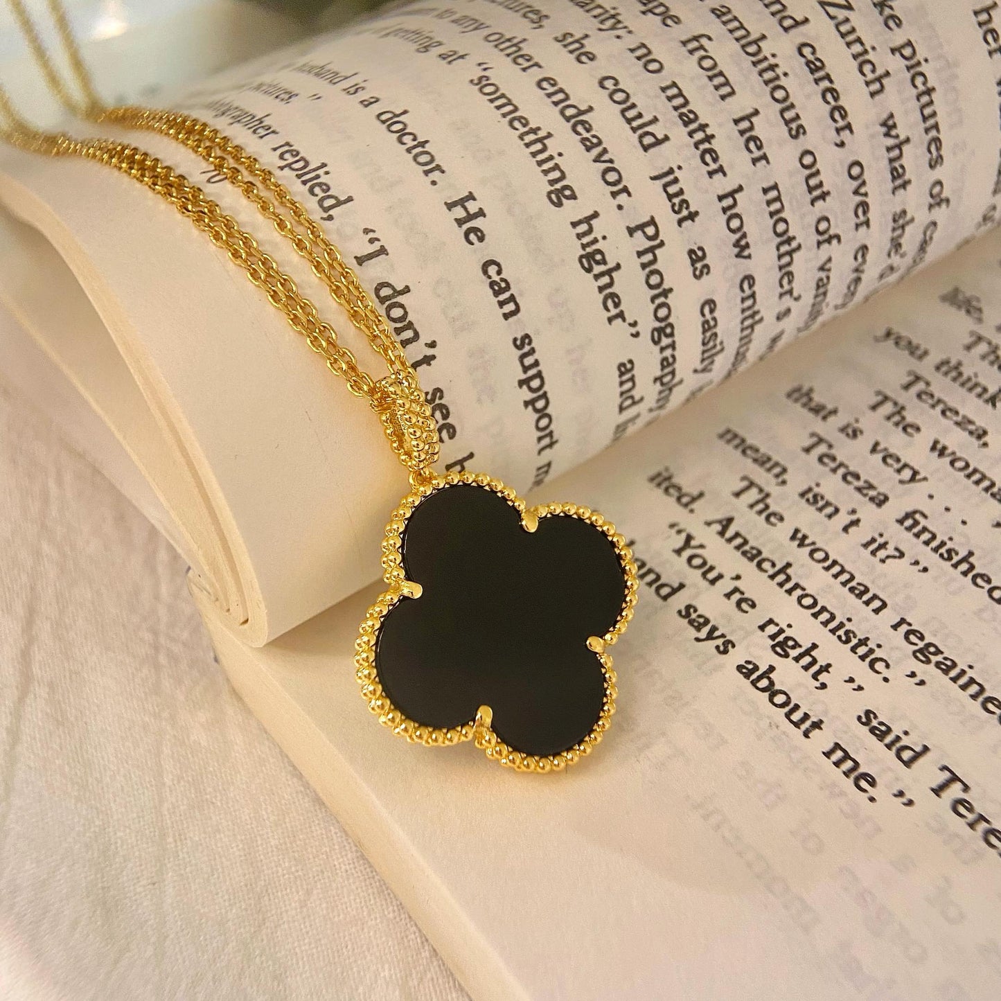[Perla Lux]CLOVER 25MM NECKLACE GOLD ONYX