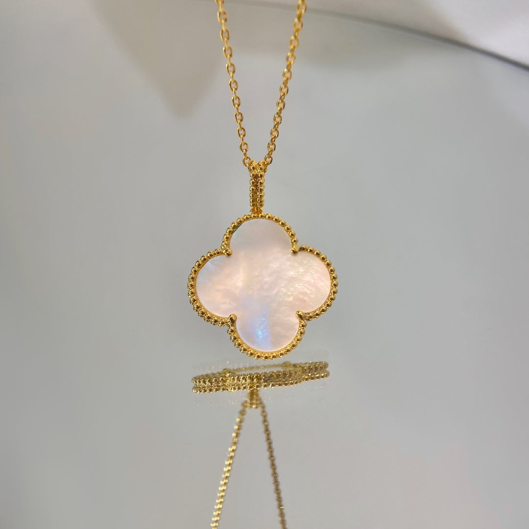 [Perla Lux]CLOVER 25MM MOP LARGE PENDANT NECKLACE