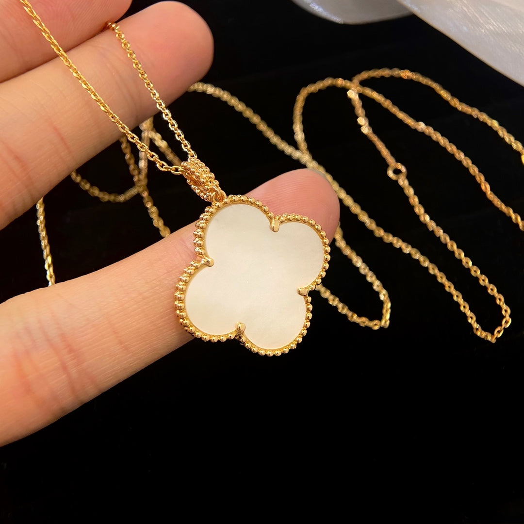 [Perla Lux]CLOVER 25MM MOP LARGE PENDANT NECKLACE