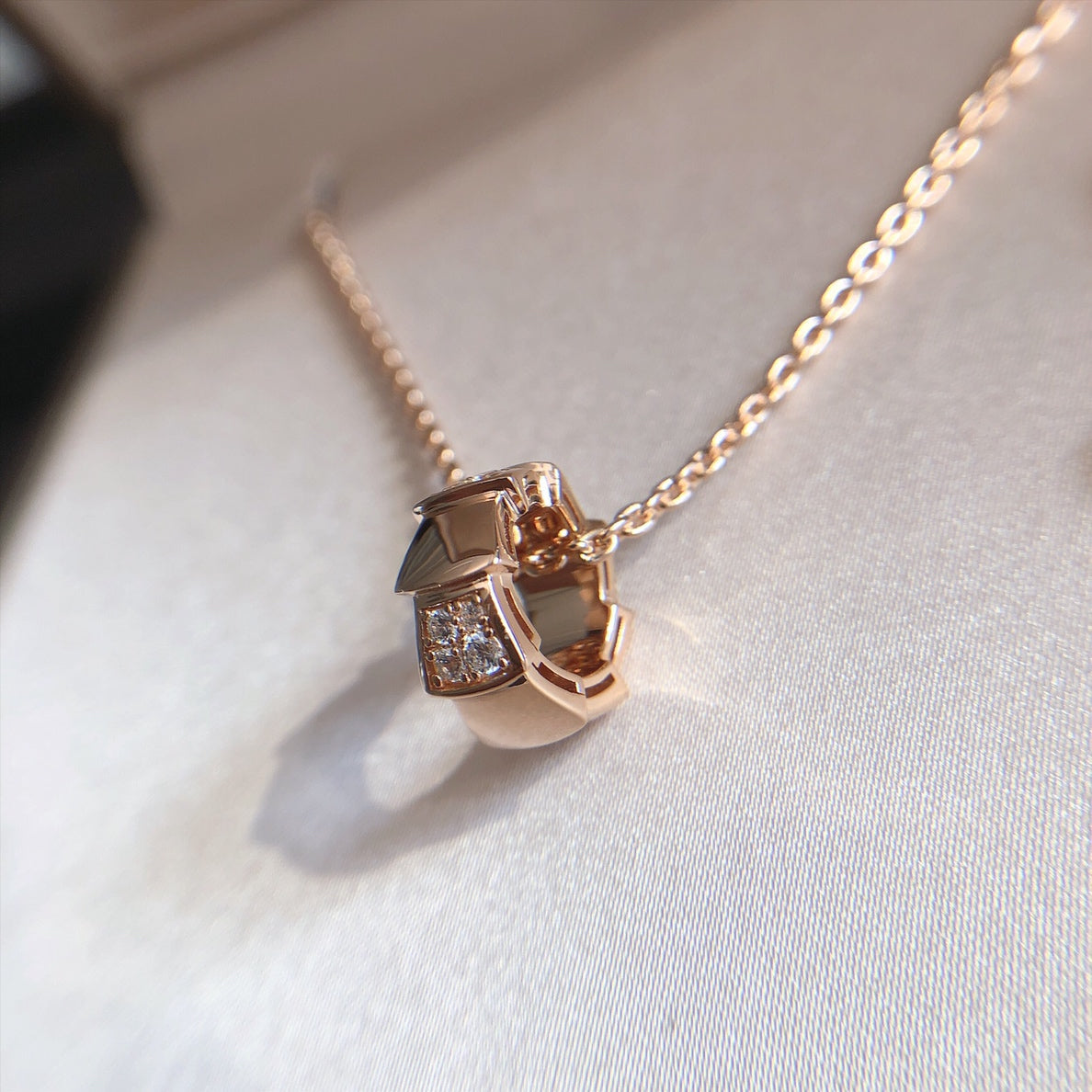 [Perla Lux]SERPENTI PEDANT DIAMOND PINK GOLD NECKLACE