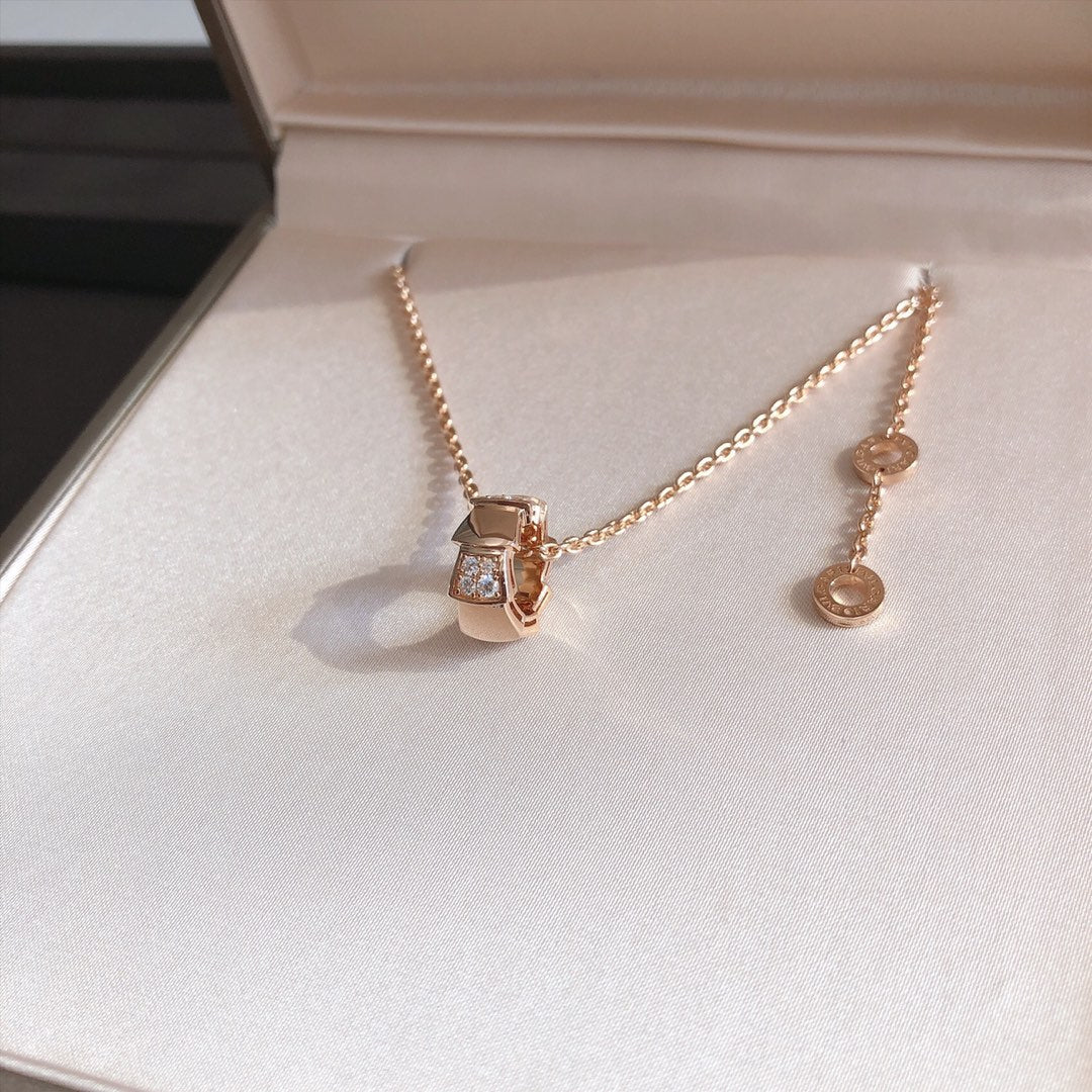[Perla Lux]SERPENTI PEDANT DIAMOND PINK GOLD NECKLACE