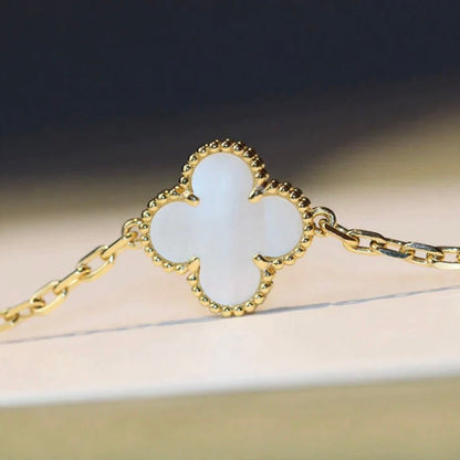 [Perla Lux]CLOVER 20 MOTIFS WHITE MOP NECKLACE