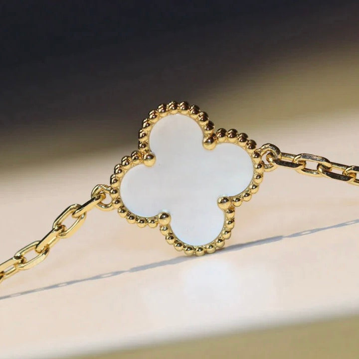 [Perla Lux]CLOVER 20 MOTIFS WHITE MOP NECKLACE