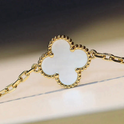 [Perla Lux]CLOVER 20 MOTIFS WHITE MOP NECKLACE