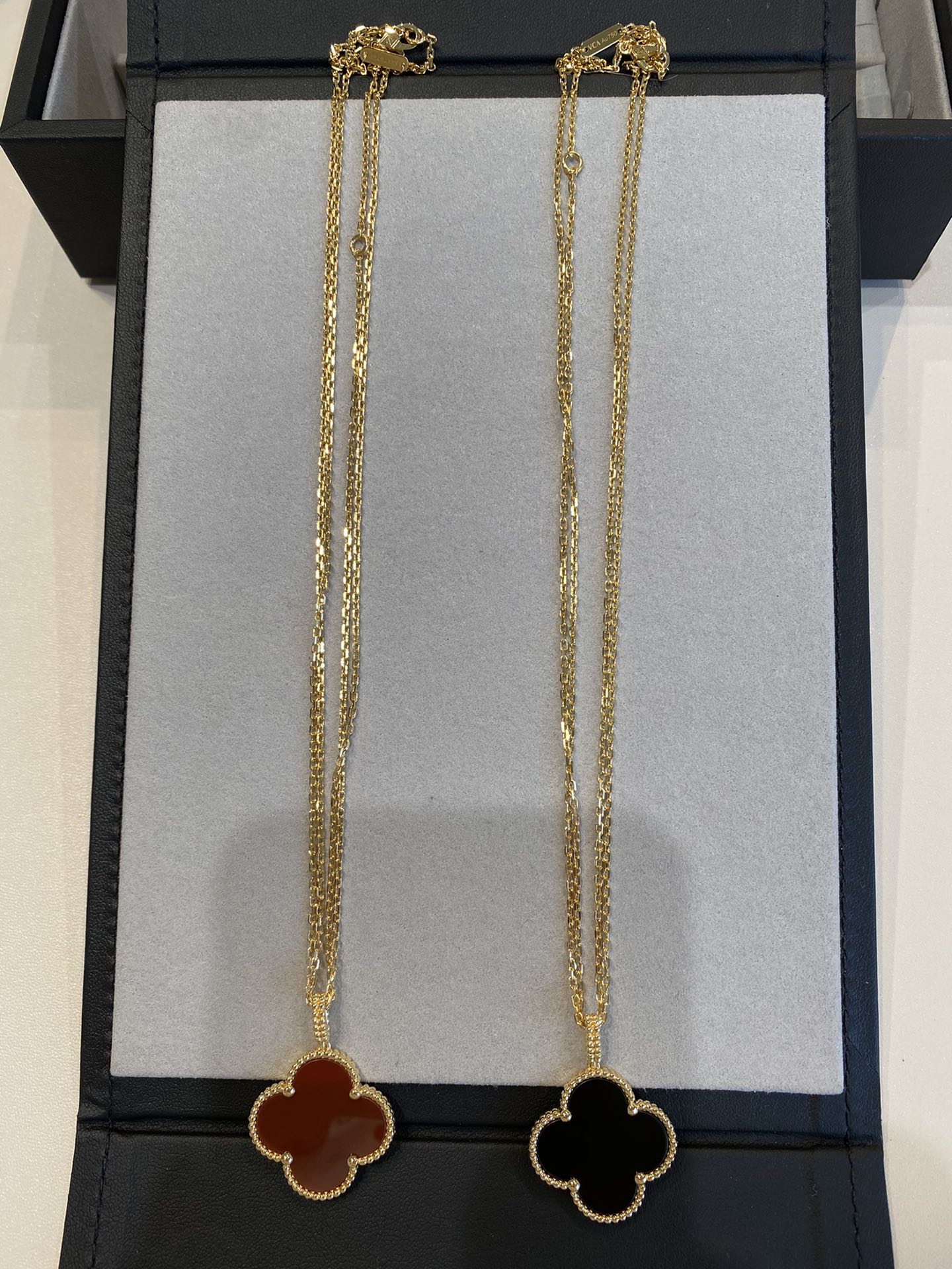 [Perla Lux]CLOVER 25MM NECKLACE GOLD CARNELIAN
