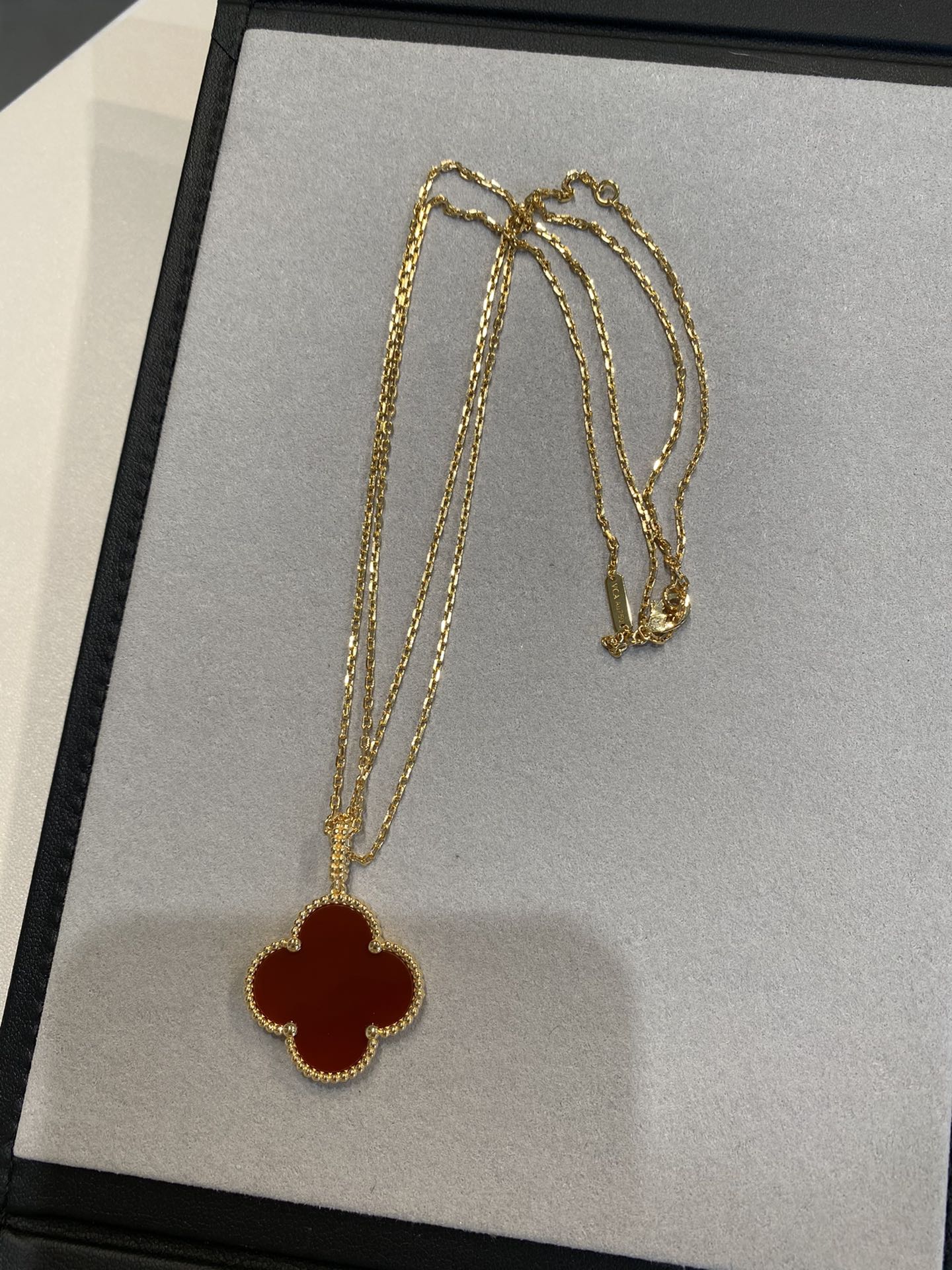 [Perla Lux]CLOVER 25MM NECKLACE GOLD CARNELIAN