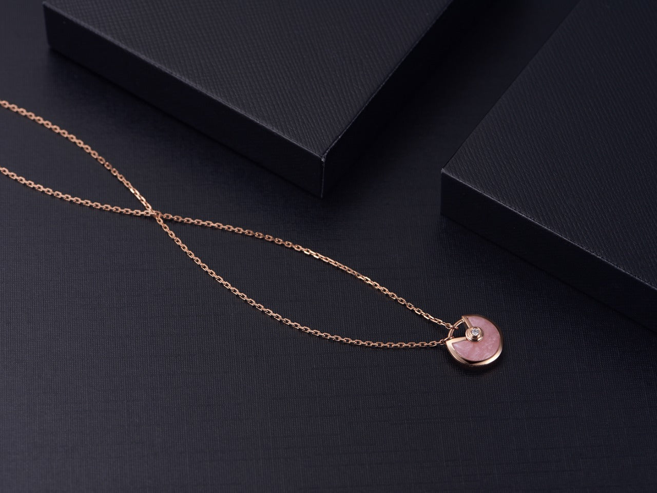 [Perla Lux]AMULETTE ROSE GOLD PINK MOP NECKLACE
