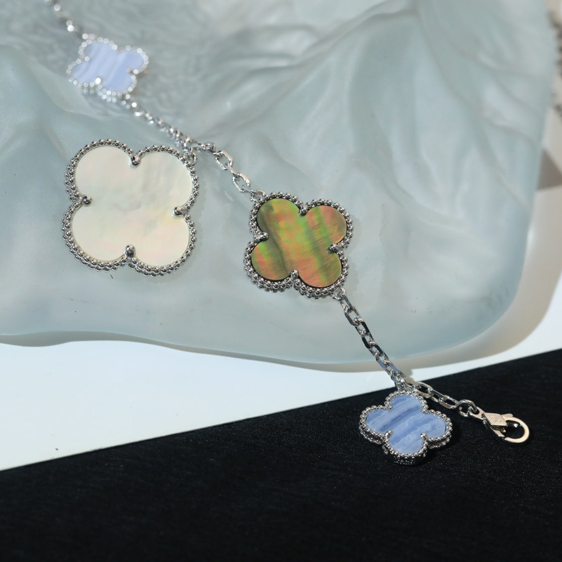 [Perla Lux]CLOVER BRACELET 5 MOTIFS MOP CHALCEDONY SILVER