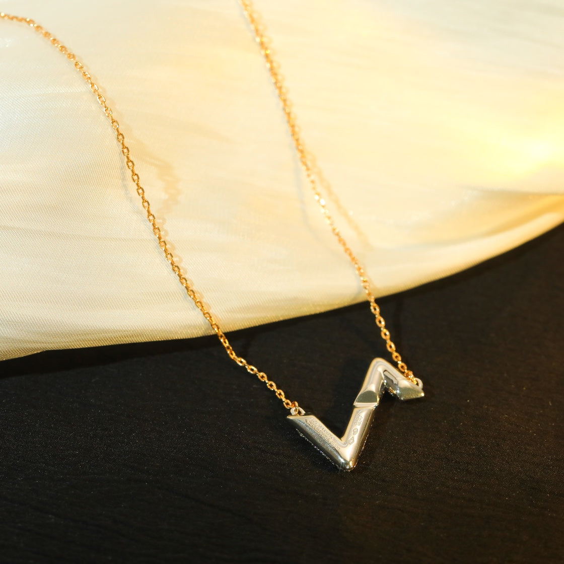 [Perla Lux]VOLT SILVER DIAMOND PEDANT NECKLACE