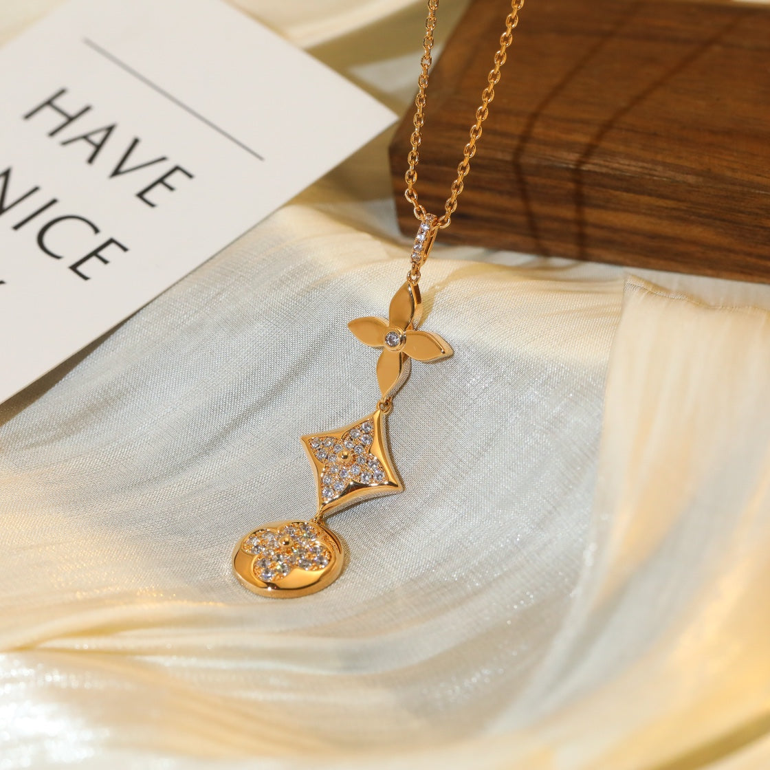 [Perla Lux]STAR AND SUN DIAMOND PINK GOLD NECKLACE